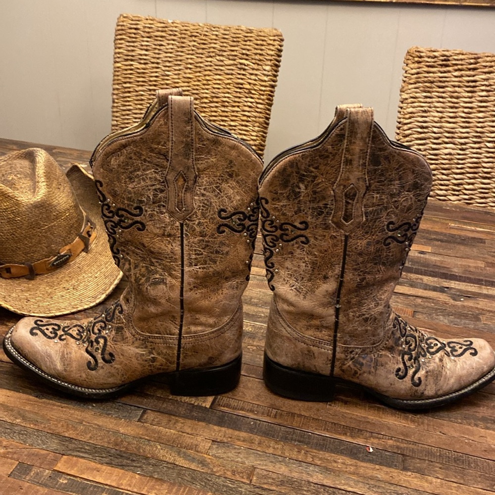 Corral Cowboy Boots with Design/Jewels - Picture 4 of 9